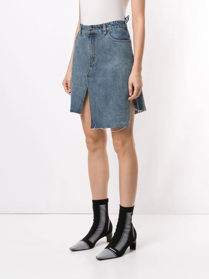 Mix And Match Skirt Plissé Dengan Kasut Sneakers Mix And Match Skirt Plissé Dengan Kasut Sneakers